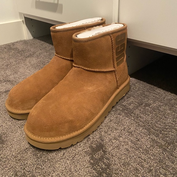 UGG Shoes - Authentic Classic Mini UGG Women’s Size 10